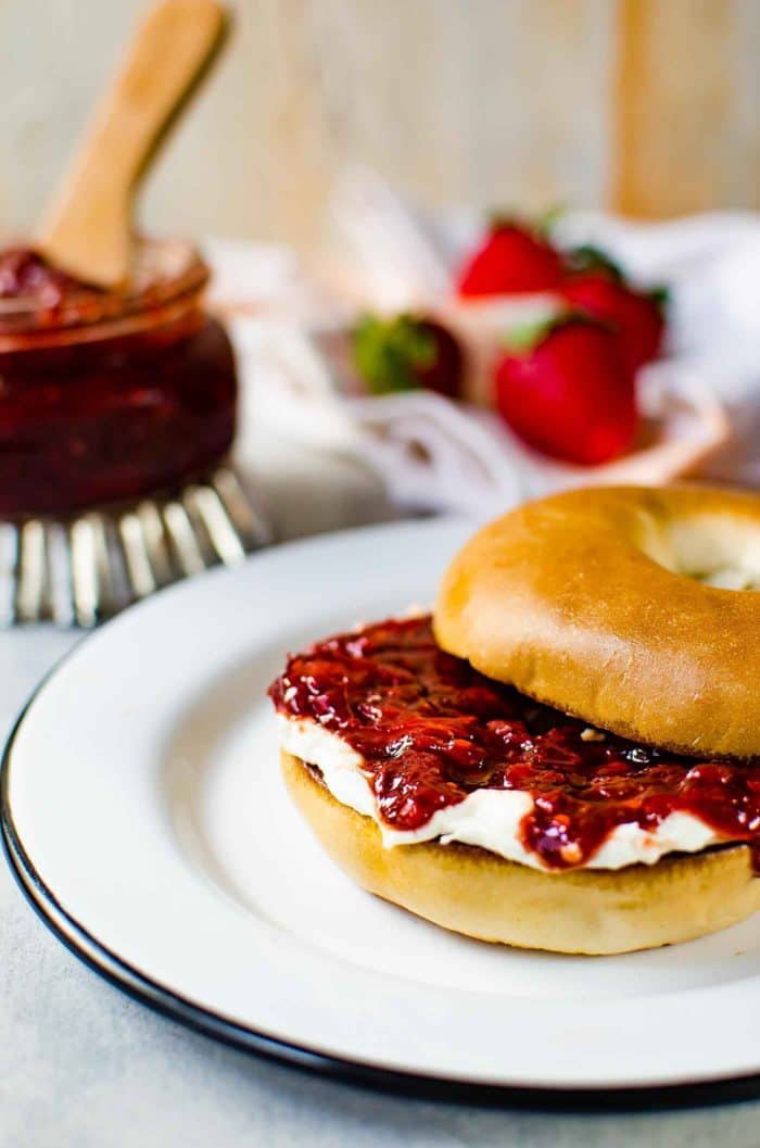 The Best Strawberry Chilli Relish - Sweet strawberries with a kick of spice and fruity tanginess. Make it as a thick relish spread, or a sauce and can be used as anything from a spread to a BBQ sauce! Perfect for you morning Bagel!