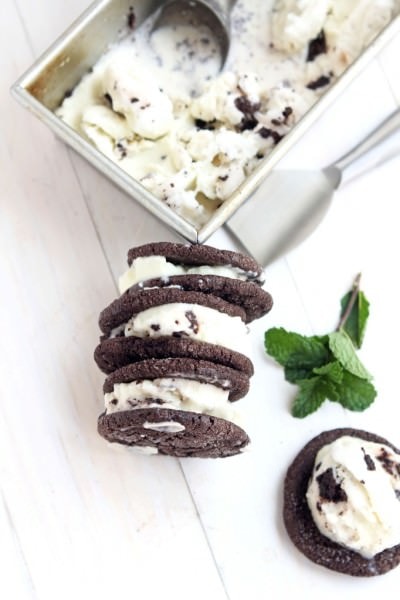 25 Delicious Frozen Treats for this Summer - Fresh Mint Cookies and Cream Ice Cream Sandwiches