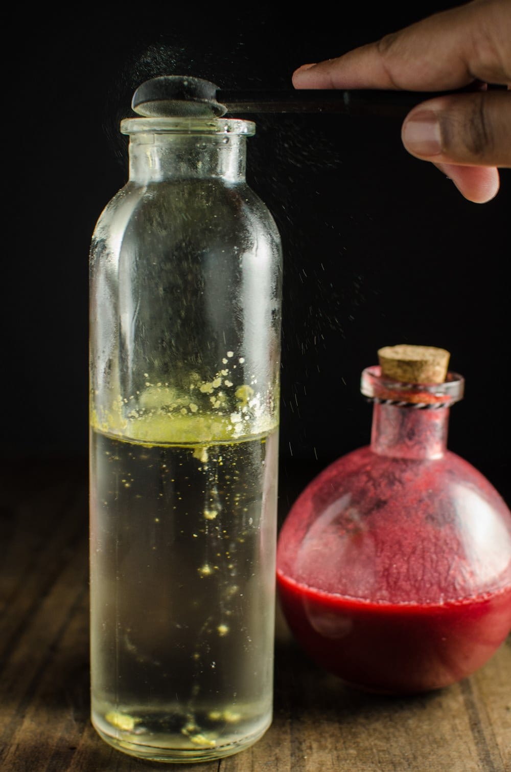 How to make Shimmery Liqueur - Give your cocktails a magical makeover with this homemade Shimmery Liqueur! You can get the luster effect in your cocktails just like Viniq!