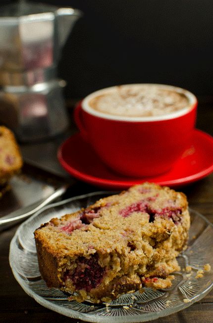 Easy to make Mixed Berry and Peanut Butter Streusel Cake made with Peanut Powder! A delicious cake perfect for breakfast or to enjoy with coffee or tea in the afternoon! Perfectly sweet and a great twist on Peanut Butter and Jelly!