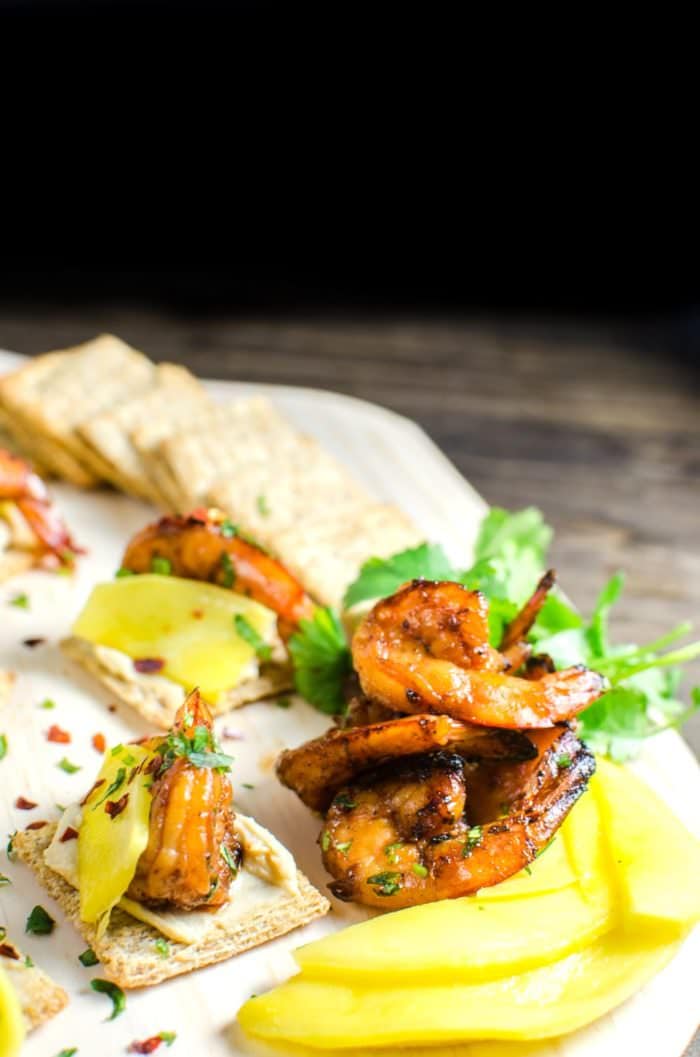 Mango and Grilled Shrimp Appetizers - Easy and delicious appetizers for parties! These are the perfect toppers for TRISCUIT Crackers! #TriscuitSummer [ad]