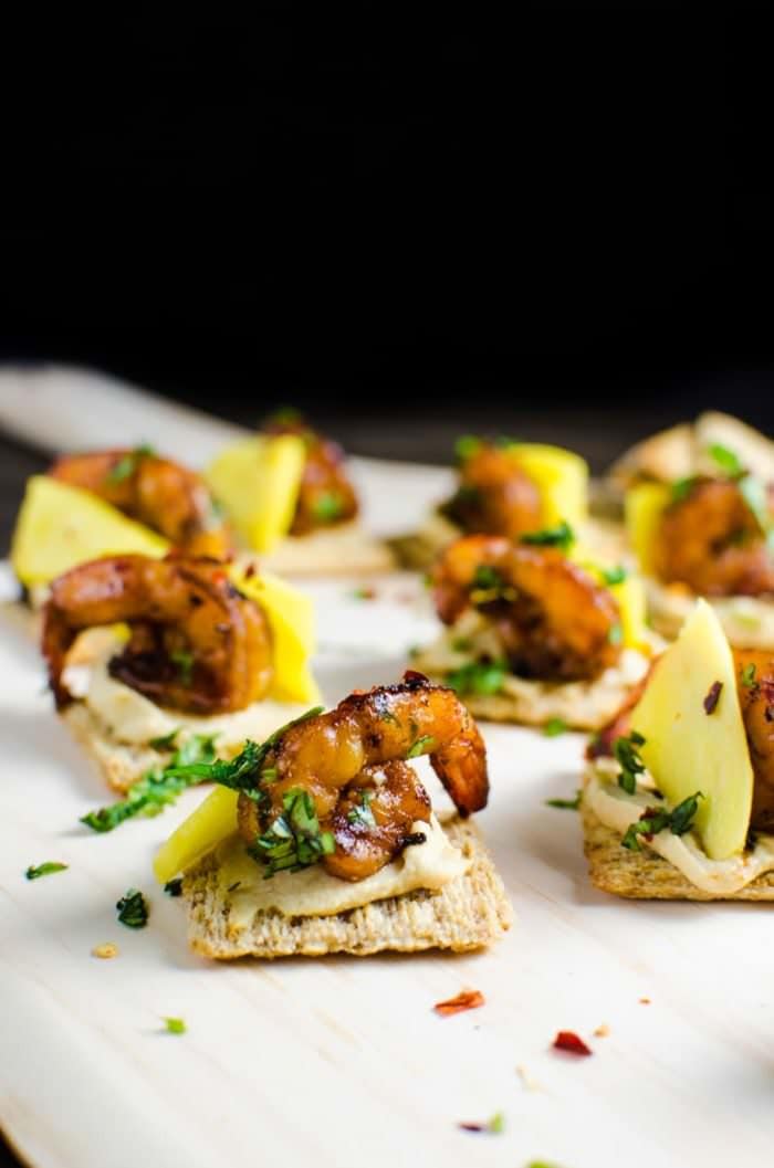 Mango and Grilled Shrimp Appetizers - Easy and delicious appetizers for parties! These are the perfect toppers for TRISCUIT Crackers! #TriscuitSummer [ad]