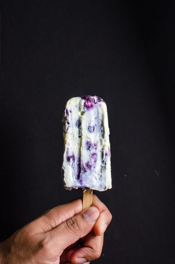 Easy Creamy Vanilla Popsicles in 5 awesome flavors - Blueberry and Vanilla Popsicles. A easy, delicious vanilla popsicle base flavored in 5 ways to make 5 different popsicles! Insanely delicious, easy and your family will absolutely love it! SAVE to repin. RECIPE+VIDEO. CLICK to get the recipe. #TheFlavorBender