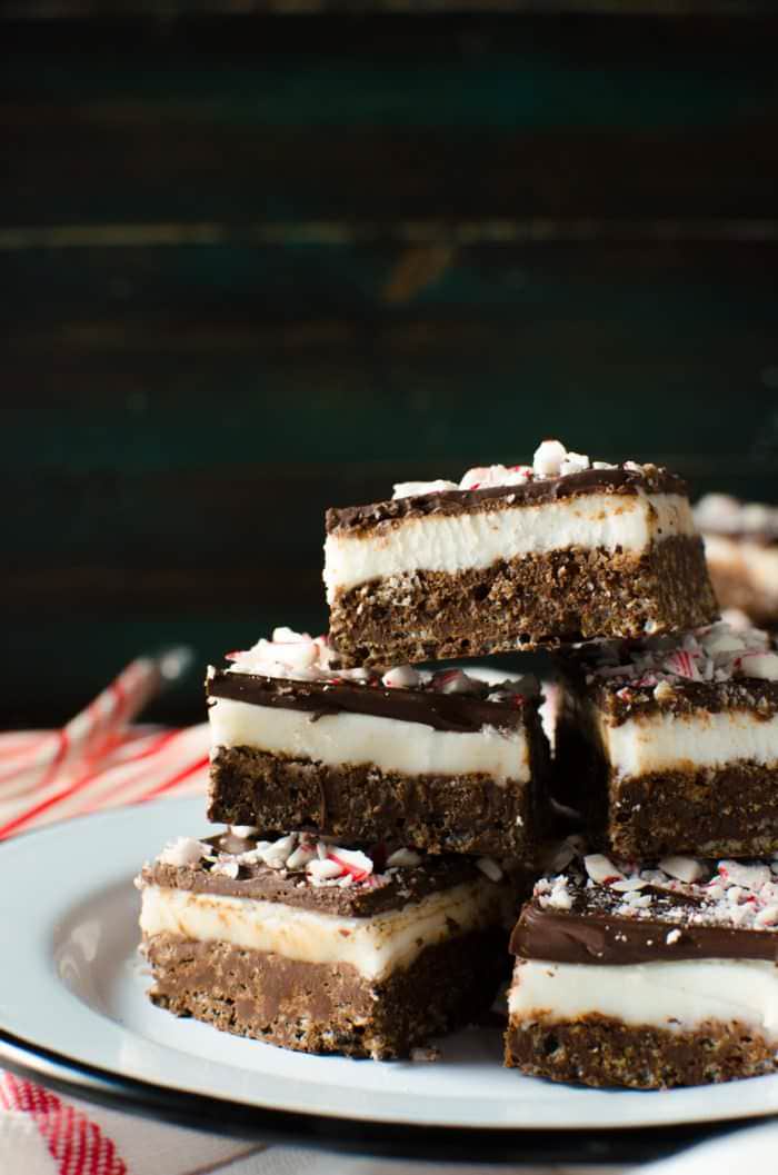 Chocolate Peppermint Rice Krispie Treats - These Rice Krispie Bars have a crunchy, cripsy dark chocolate rice krispie base with a soft refreshing peppermint center and topped with a thin layer of dark chocolate! An addictive Chocolate peppermint treat that's perfect for the holidays and for gift giving! Easy to make and kid-friendly. Gluten free and vegan!