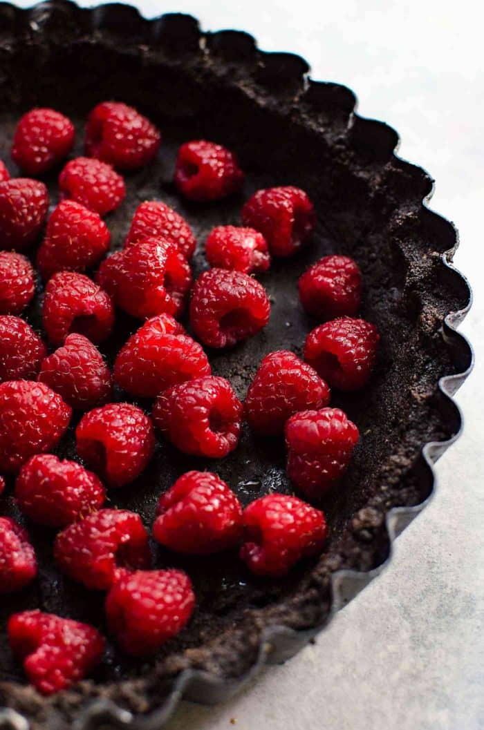 Popping No Bake Chocolate Raspberry Pie - Unbelievably creamy chocolate pudding pie filling. and fresh raspberries. Raspberries laid on the bottom of the pie give a nice fruity contrast!