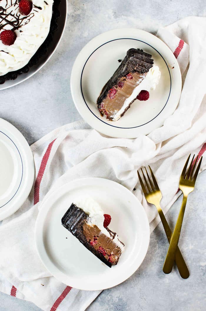 Popping No Bake Chocolate Raspberry Pie - Unbelievably creamy chocolate pudding pie filling. and fresh raspberries. Raspberries laid on the bottom of the pie give a nice fruity contrast!