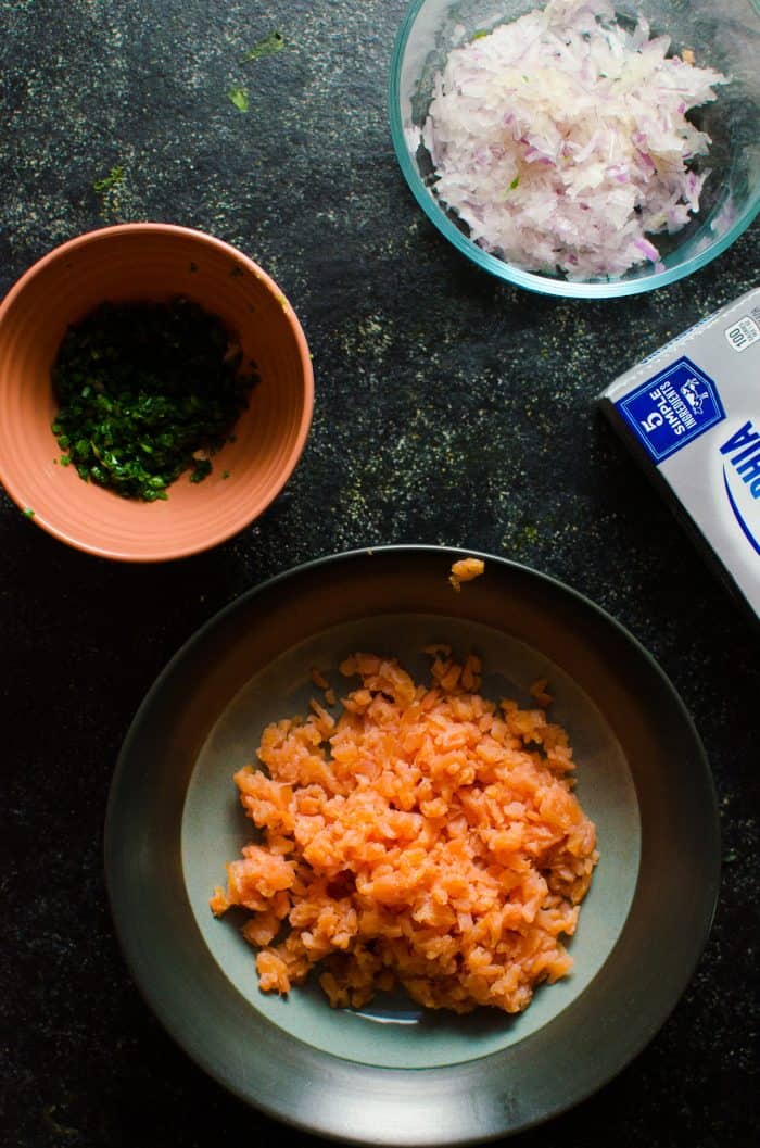 Sumac Smoked Salmon Dip - The BEST smoked salmon dip ever! Easy recipe and better than store bought because you can actually taste the smoked salmon! Plus, it's a perfect appetizer and spread for morning bagels!