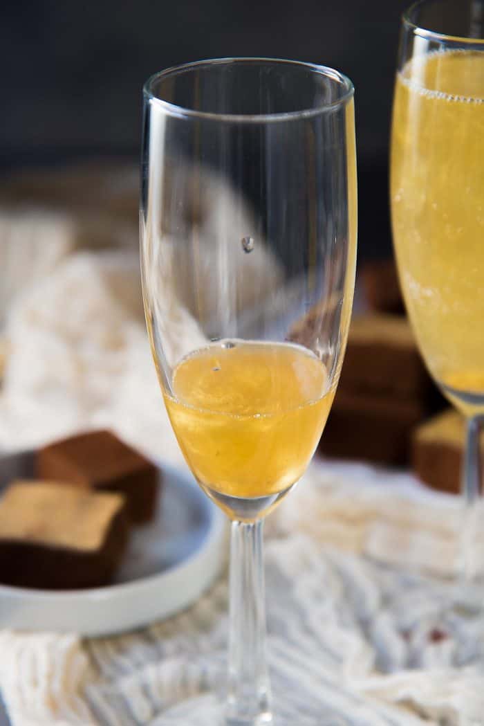 Gold Shimmery Champagne Cocktail - an easy New Year's Eve Cocktail that is perfect as any celebration cocktail. Get the recipe for this floral and bubbly, elderflower champagne cocktail with non alcoholic options too. 