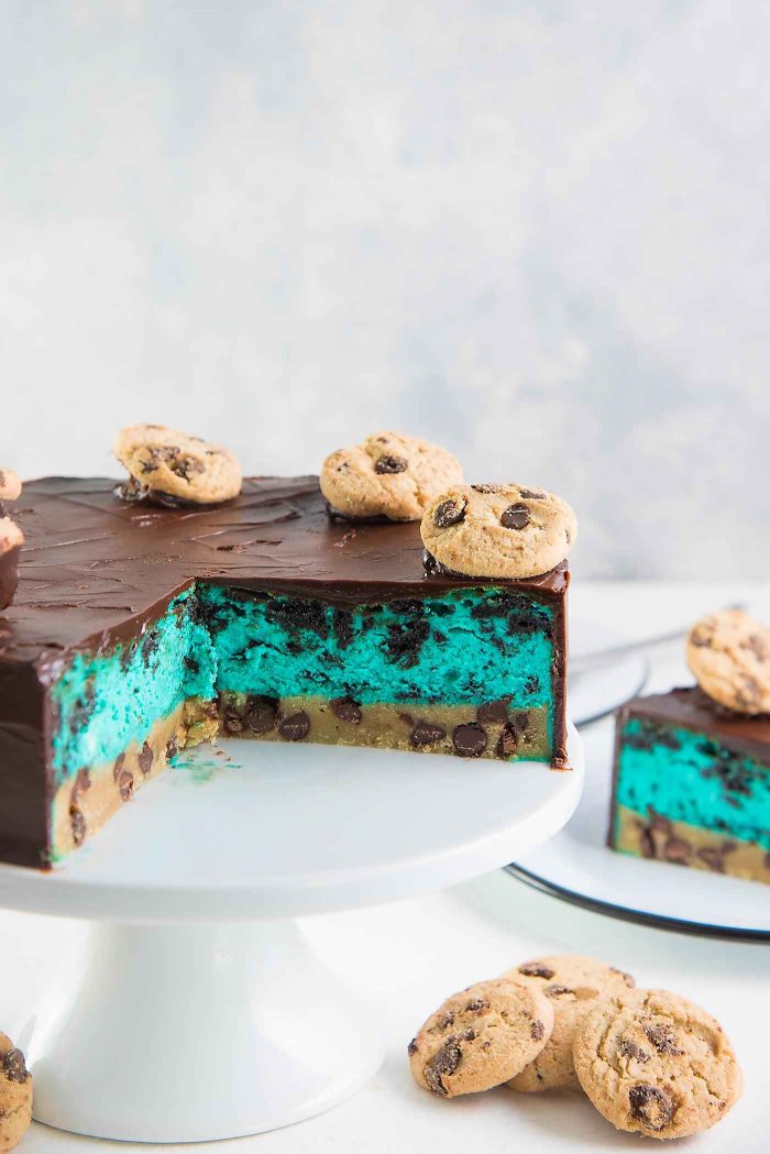 Cookie Monster Cheesecake - The cheesecake should be packed with crushed Oreo Cookies. Cut with a warm knife to get clean sharp edges.