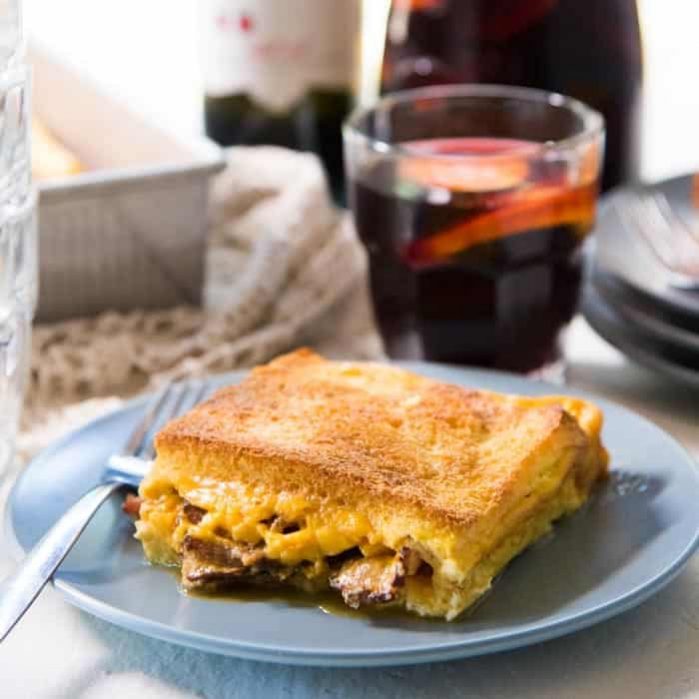 Bacon Grilled Cheese Sandwich Casserole - a delicious, make ahead breakfast casserole (or brunch casserole), that's easy to make and perfect for lazy mornings. 
