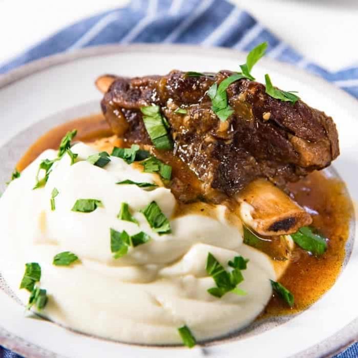 How to make Instant Pot Short Ribs - This easy recipe makes delicious, tender and succulent short ribs with classic flavors!