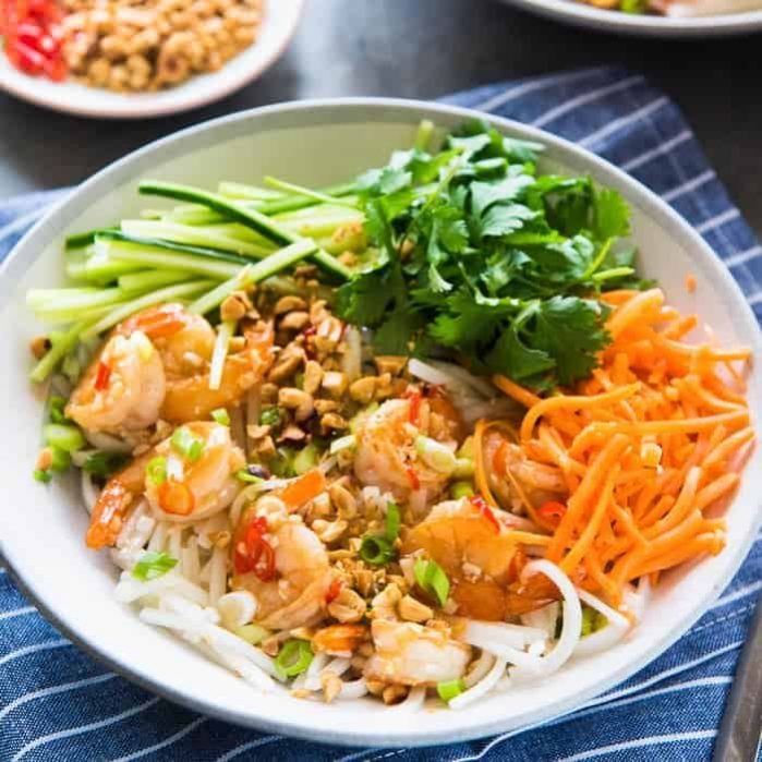 Garlic Lime Shrimp Rice Noodles - This rice noodle salad is perfect for lunch or dinner! Fresh, vibrant flavors and easy to make. 