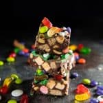 Halloween Rocky Road Slices - Addictively delicious, no bake, cute halloween treats, that are crunchy, soft and chewy goodies. Rocky road slices get a halloween makeover!