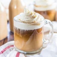 Crémeur à café à l'épice de citrouille - Crémeur maison à l'épice de citrouille avec beaucoup de saveur et d'épice de citrouille. Sans sucre raffiné et parfait pour ajouter à votre café du matin.