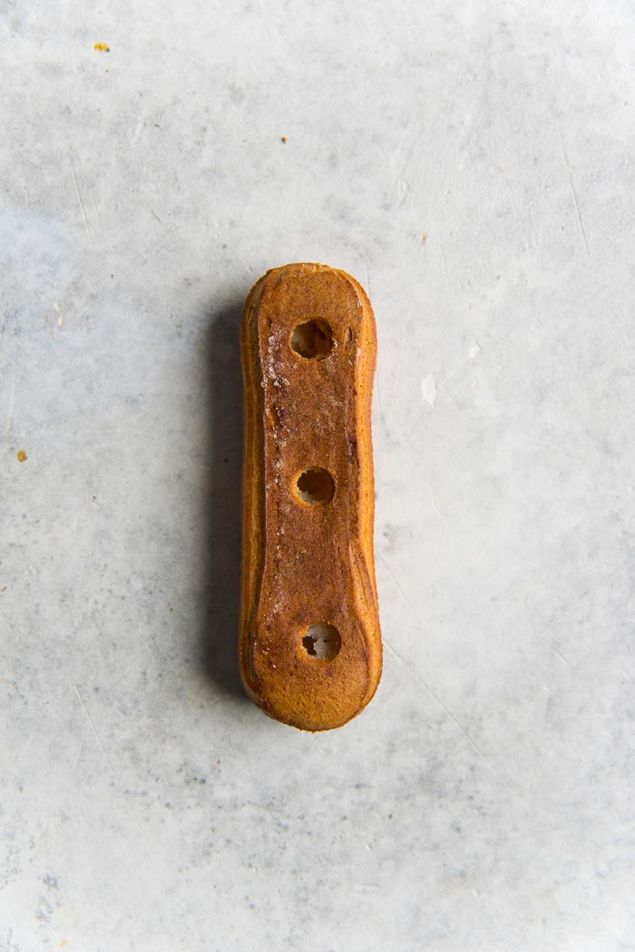 How to fill a classic eclair - Fill the eclair through these holes with pastry cream (vanilla or chocolate).