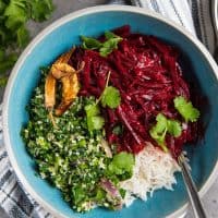 Sri Lankan Beetroot Curry - A delicious vegan curry that even the pickiest eaters will love! Perfect accompaniment for rice and curry. Easy to make, and flavorful. #VegetarianSideDishes #VeganSideDishes #SriLanka #Beetroot