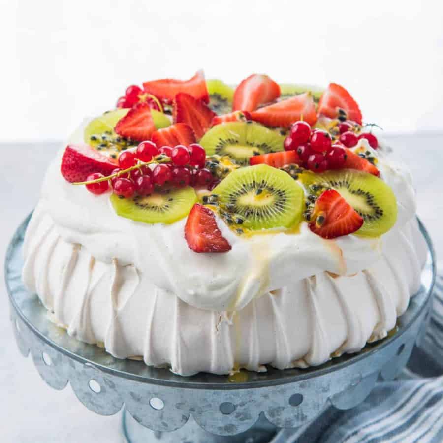 The Perfect Pavlova (Step by Step Recipe) - The Flavor Bender