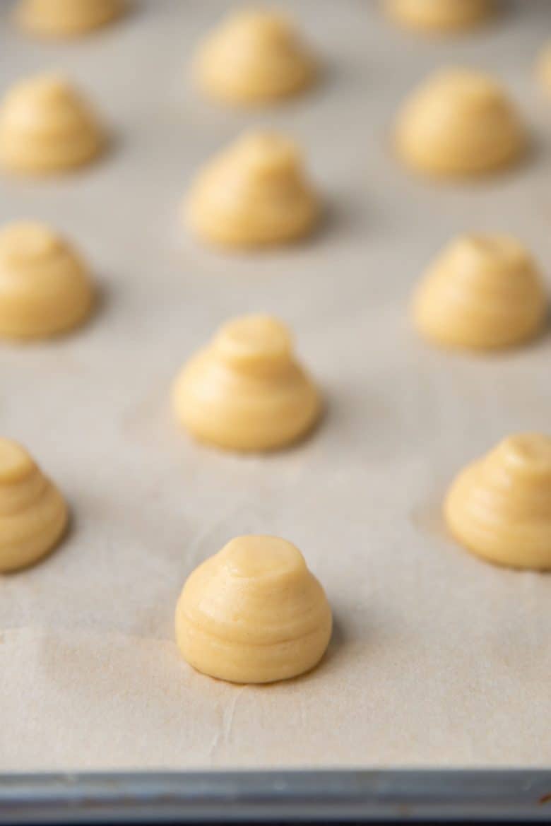Flattening the pointed tops of the choux pastry