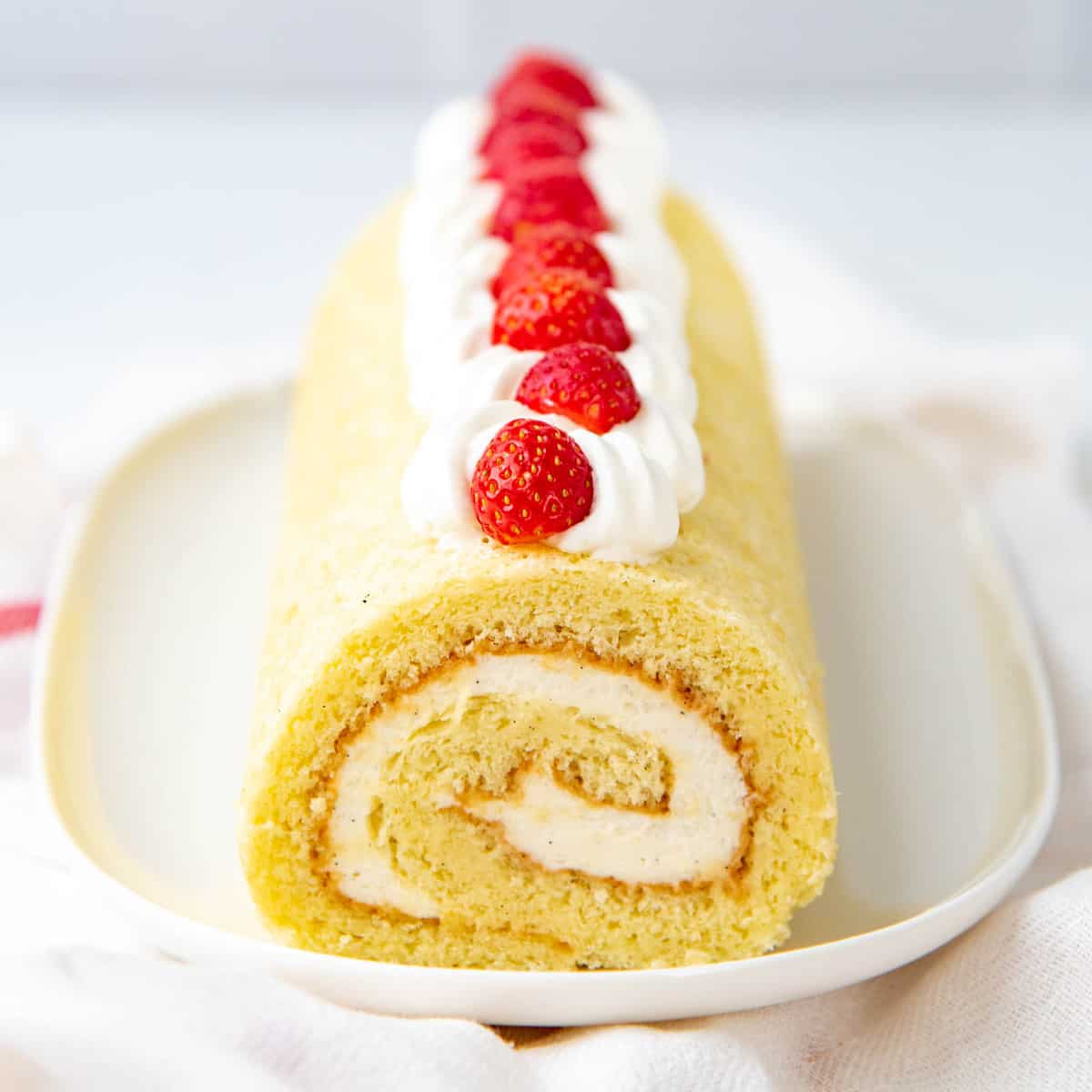 Perfect Vanilla Swiss Roll Recipe - The Flavor Bender