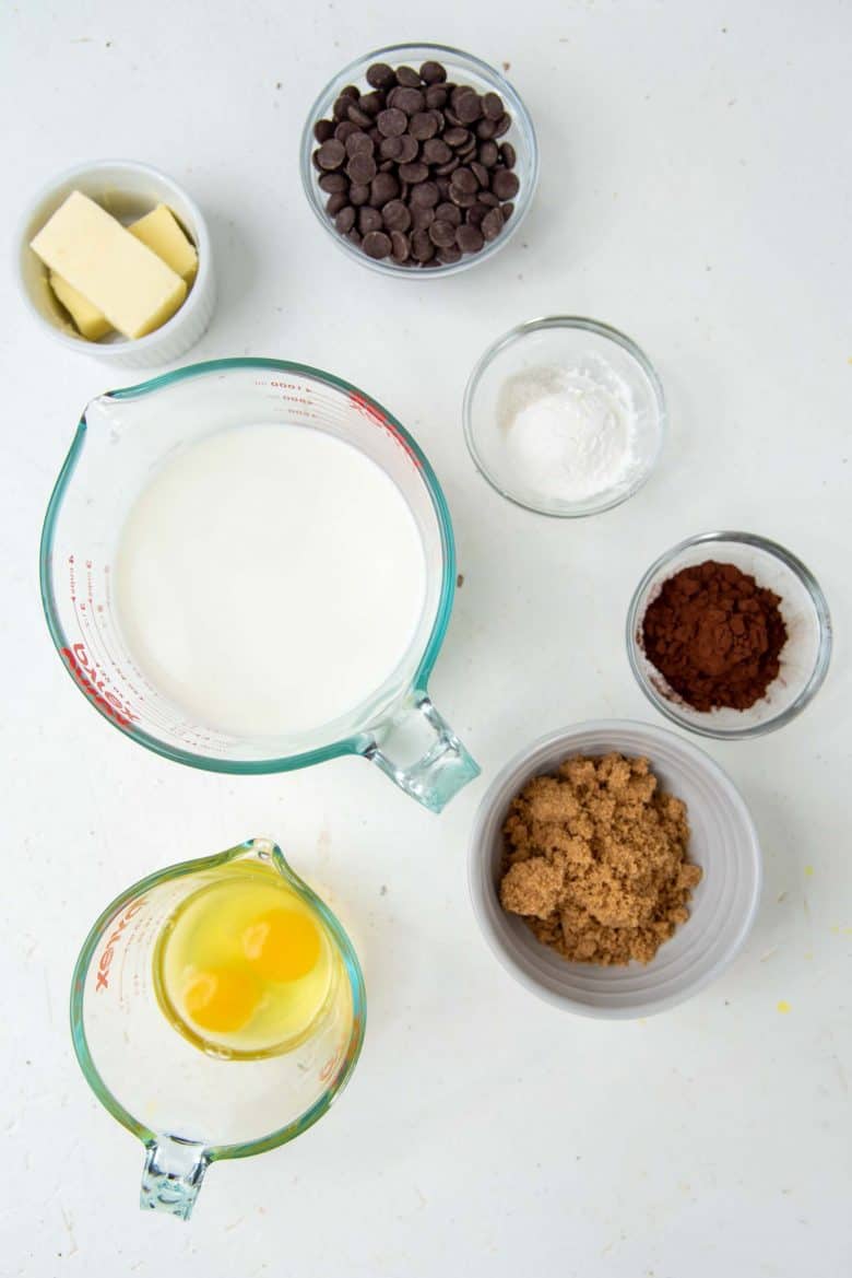 Ingredients needed to make creamy chocolate pudding