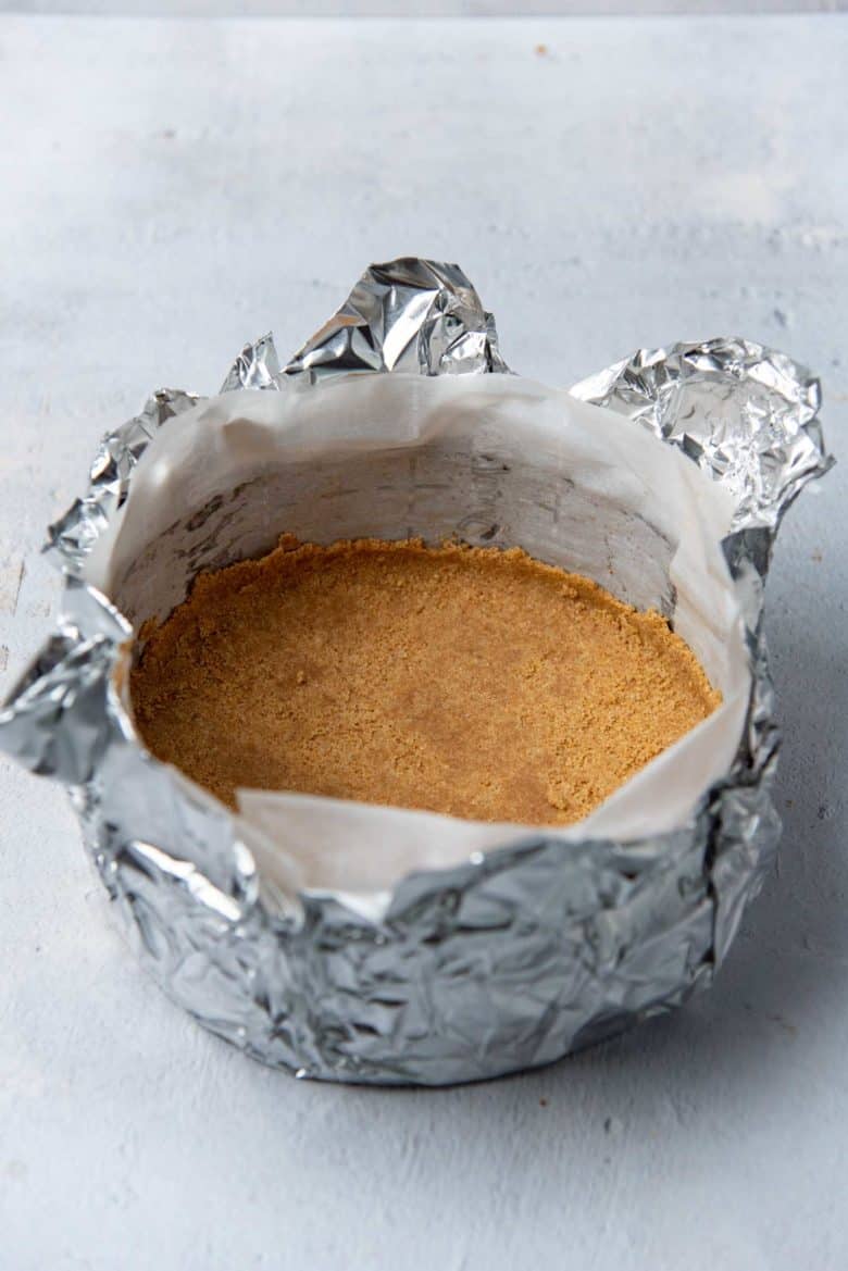 Foil wrapped cheesecake pan