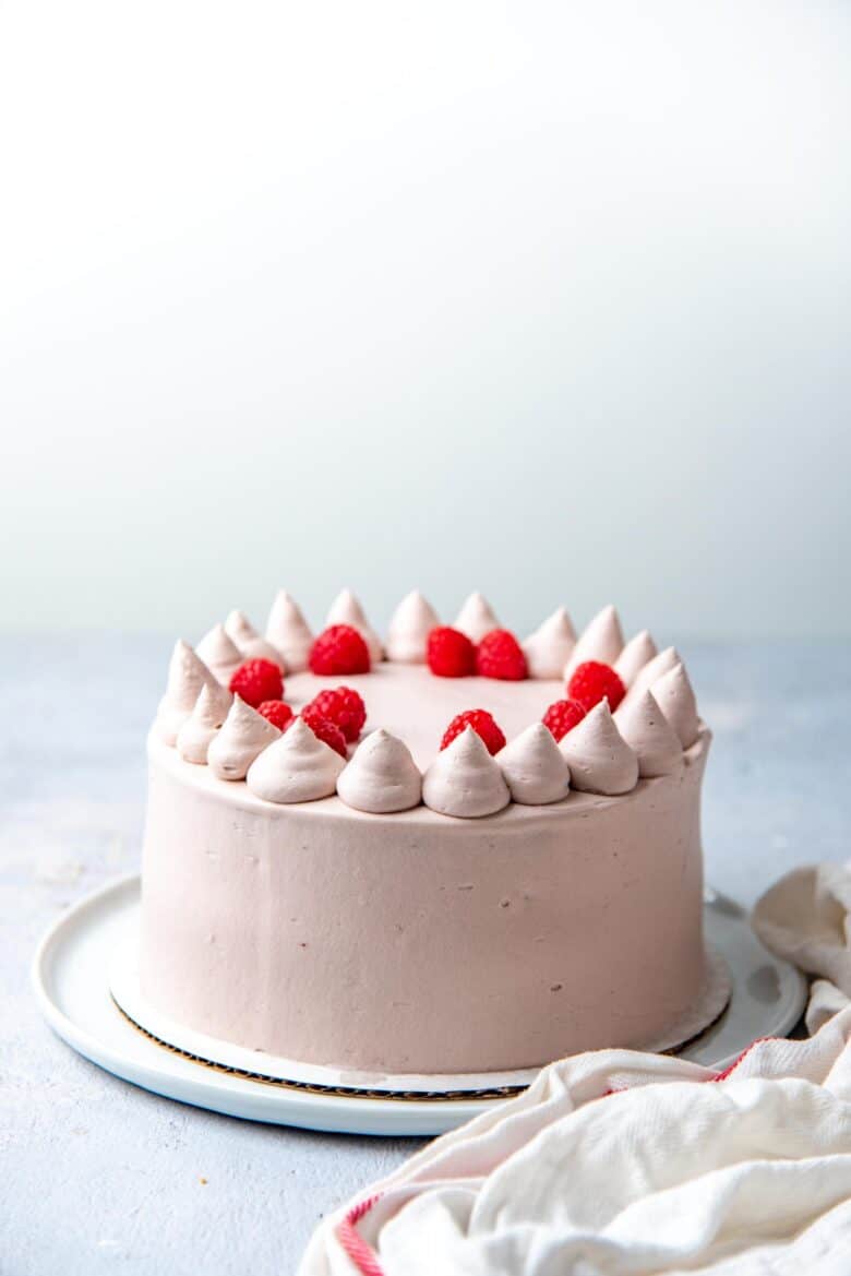 The mulled wine cake with whipped cream frosting
