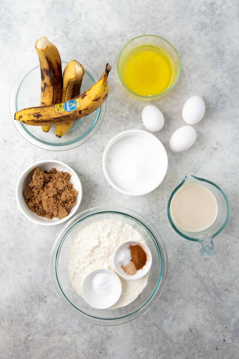 Ingredients needed for the banana cake,