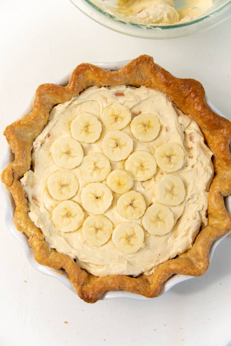 Sliced bananas on top of the cream pie layer.